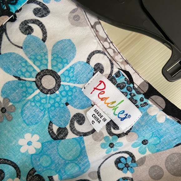 Scrub Top - Picture 2 of 3